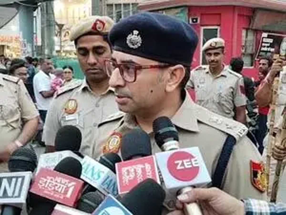 दिल्ली में दीपावली की तैयारी के बीच सुरक्षा व्यवस्था कड़ी, पुलिस हाई अलर्ट